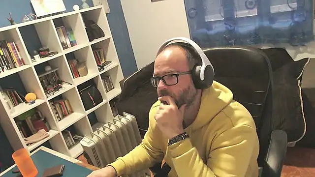 ravingr4d4 online show from November 23, 2025, 3:45 pm