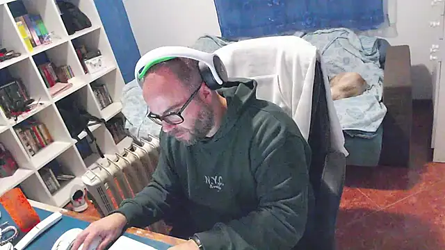 ravingr4d4 online show from January 6, 2026, 10:01 pm