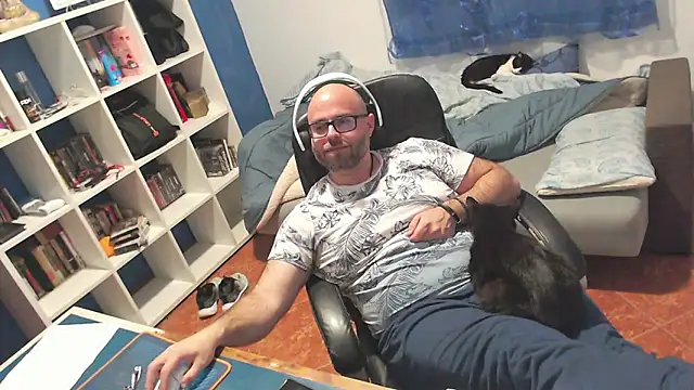 ravingr4d4 online show from March 4, 2026, 11:44 pm