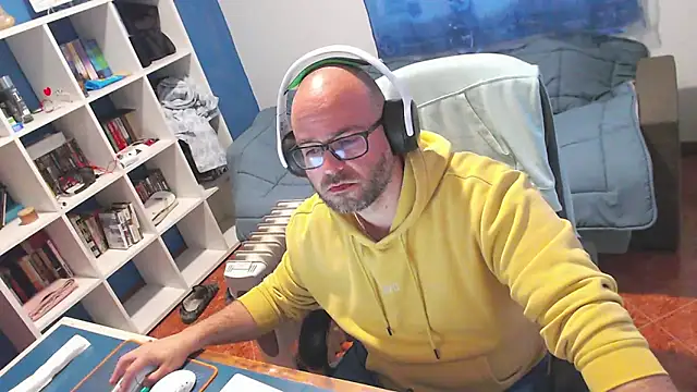 ravingr4d4 online show from April 14, 2026, 1:28 pm