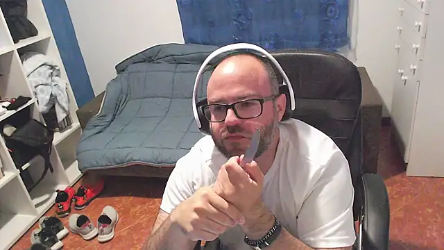 ravingr4d4 online show from May 14, 2026, 8:59 pm