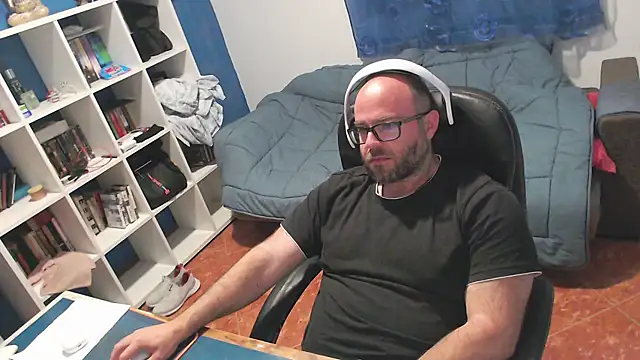 ravingr4d4 online show from May 17, 2026, 8:49 pm