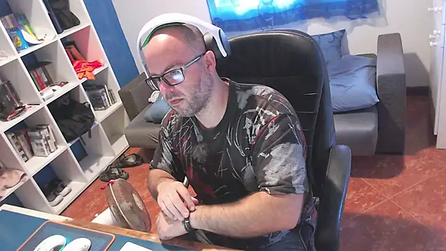 ravingr4d4 online show from May 27, 2026, 8:22 am