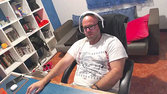 Snapshot of ravingr4d4 chatting on June 18, 2026, 10:58 pm ravingr4d4 online show from June 18, 2026, 10:58 pm