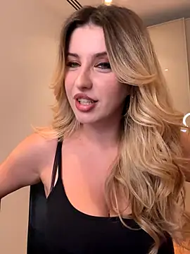 Snapshot of RoxxyDallas chatting on October 14, 2025, 7:58 pm RoxxyDallas online show from October 14, 2025, 7:58 pm