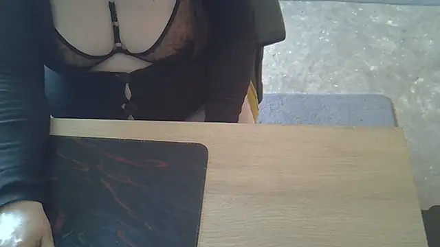 Snapshot of Silvia2277 chatting on February 14, 2026, 9:17 am Silvia2277 online show from February 14, 2026, 9:17 am