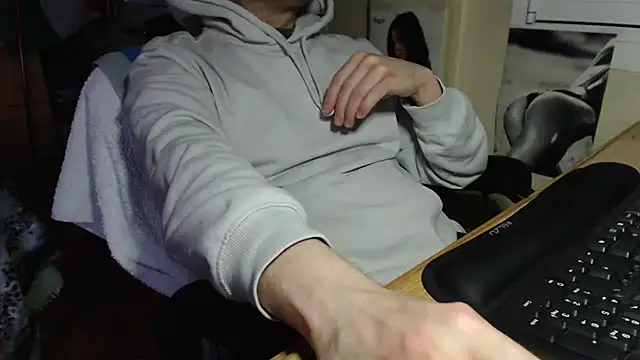 Snapshot of Red75xxx chatting on March 1, 2026, 4:53 pm Red75xxx online show from March 1, 2026, 4:53 pm