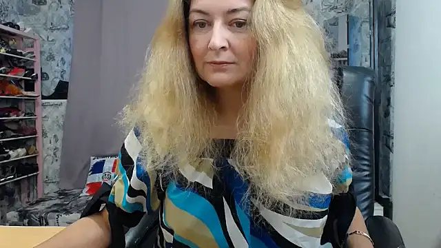 Helen1974 online show from October 17, 2025, 4:37 am