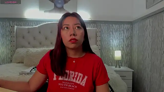 sexylaurita online show from May 8, 2026, 11:04 am