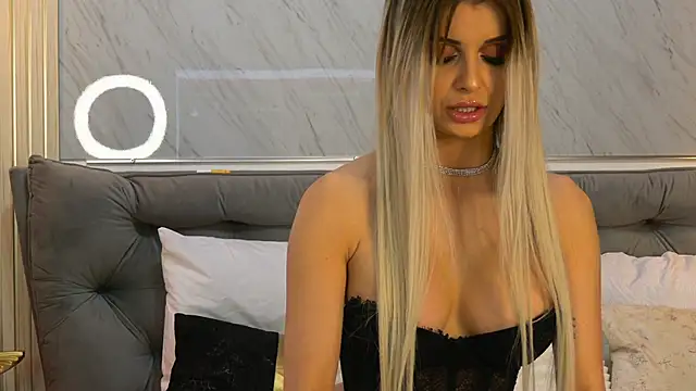 MiaCharm online show from February 5, 2026, 9:52 pm