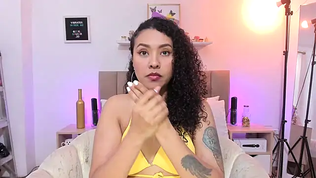 Zoe Gruber online show from November 6, 2025, 7:04 pm