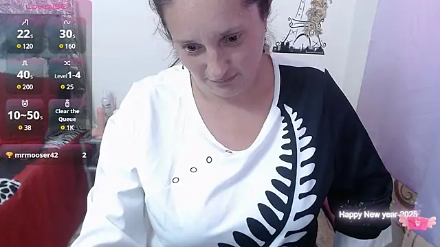 CristialJones  online show from January 14, 2025, 7:43 pm