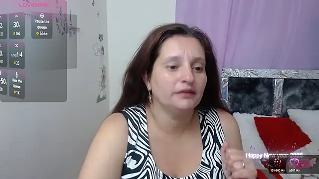 CristialJones  online show from February 20, 2025, 1:51 pm