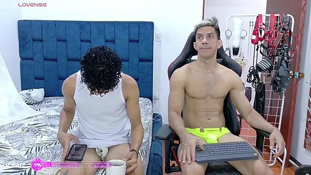 JoseRumbero26 online show from November 11, 2025, 12:38 pm