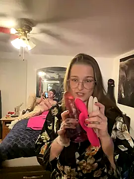 Snapshot of Mymy_Stevo_420 chatting on December 8, 2024, 12:51 am Mymy Stevo 420 online show from December 8, 2024, 12:51 am