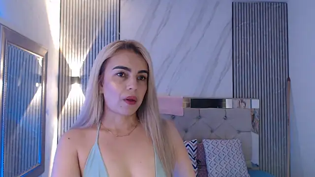 ashley  tylor online show from April 18, 2026, 2:26 am