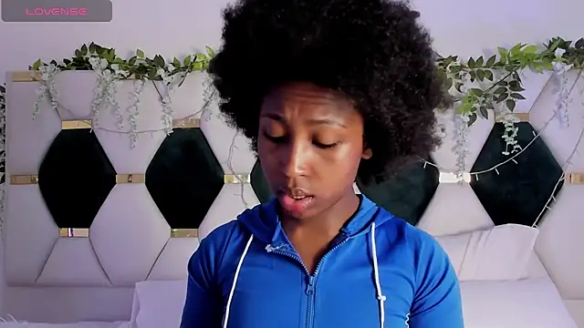 EmmaSanzz  online show from January 30, 2025, 11:33 am