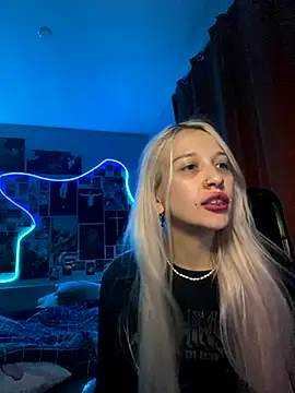 Dooubletroublee online show from September 17, 2025, 10:44 pm