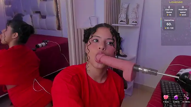 PittAndLunaa online show from November 15, 2025, 1:07 pm