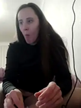 emeli moon online show from December 15, 2025, 8:13 pm