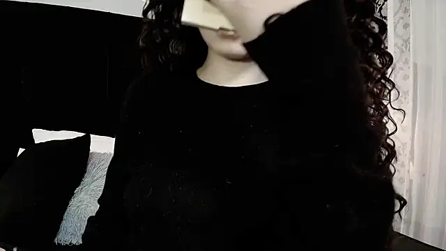 Adeelinee online show from October 27, 2025, 7:51 pm