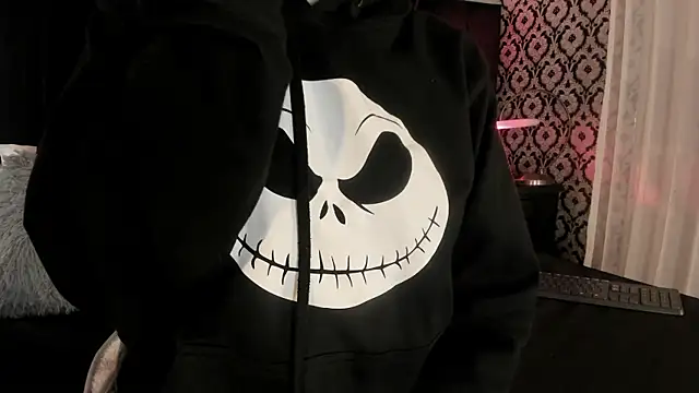 Adeelinee online show from January 5, 2026, 7:50 pm