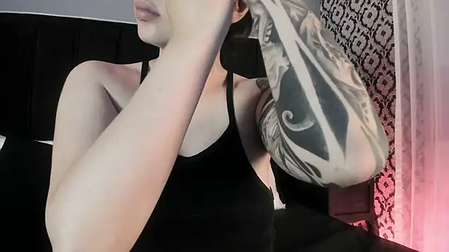 Adeelinee online show from February 21, 2026, 8:10 pm