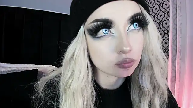 Adeelinee online show from April 9, 2026, 7:41 pm