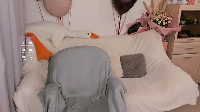 LisaMooore online show from November 10, 2025, 5:06 am