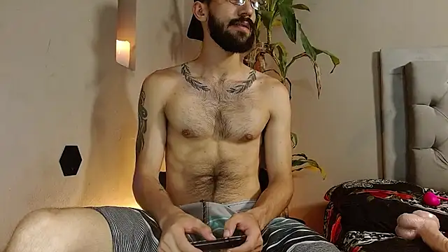 Snapshot of Mr_WhiteCock chatting on December 17, 2024, 2:44 am Mr WhiteCock online show from December 17, 2024, 2:44 am