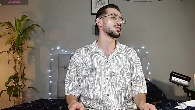 Snapshot of Mr_WhiteCock chatting on February 14, 2025, 12:09 am Mr WhiteCock online show from February 14, 2025, 12:09 am