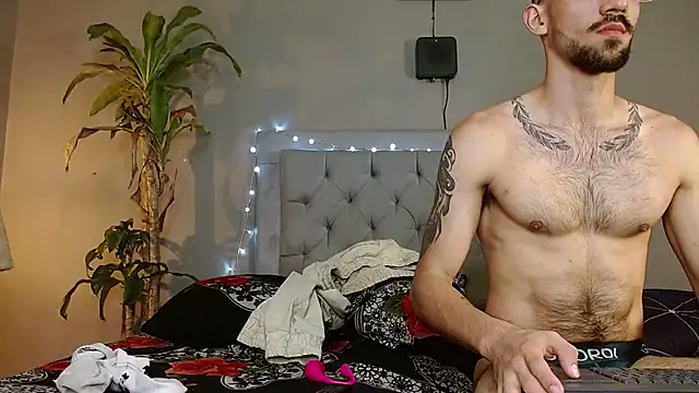 Snapshot of Mr_WhiteCock chatting on February 27, 2025, 12:54 am Mr WhiteCock online show from February 27, 2025, 12:54 am
