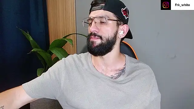 Snapshot of Mr_WhiteCock chatting on September 10, 2025, 11:49 pm Mr WhiteCock online show from September 10, 2025, 11:49 pm