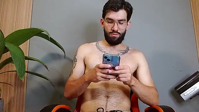 Snapshot of Mr_WhiteCock chatting on September 12, 2025, 5:57 pm Mr WhiteCock online show from September 12, 2025, 5:57 pm