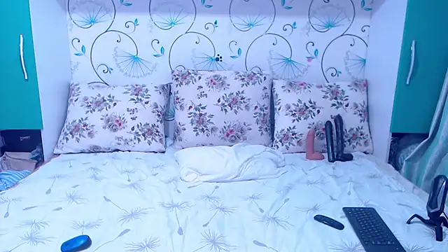 Snapshot of demiemorre chatting on November 17, 2025, 5:24 am demiemorre online show from November 17, 2025, 5:24 am