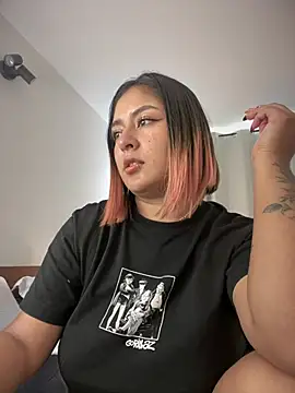 Snapshot of Rae_Lil_White chatting on February 16, 2025, 9:48 pm Rae Lil White online show from February 16, 2025, 9:48 pm