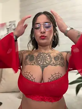 Snapshot of Rae_Lil_White chatting on November 12, 2025, 11:58 pm Rae Lil White online show from November 12, 2025, 11:58 pm