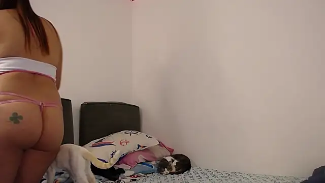 Snapshot of ZoeKuipers13 chatting on March 2, 2025, 10:05 pm ZoeKuipers13 online show from March 2, 2025, 10:05 pm