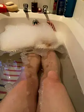 Snapshot of Russell1508 chatting on December 5, 2025, 3:41 pm Russell1508 online show from December 5, 2025, 3:41 pm