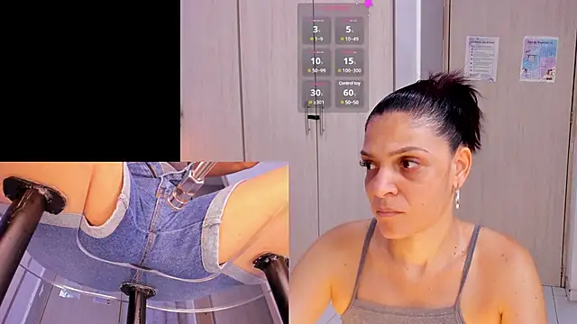 Snapshot of KatteMoss chatting on February 25, 2025, 7:58 pm KatteMoss online show from February 25, 2025, 7:58 pm