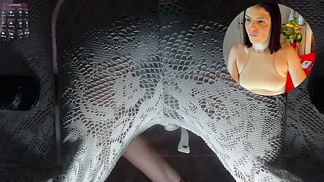 Snapshot of KatteMoss chatting on September 25, 2025, 8:34 pm KatteMoss online show from September 25, 2025, 8:34 pm