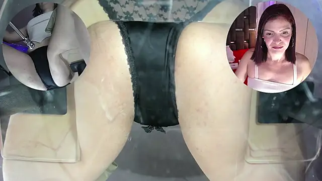 Snapshot of KatteMoss chatting on November 20, 2025, 8:30 pm KatteMoss online show from November 20, 2025, 8:30 pm