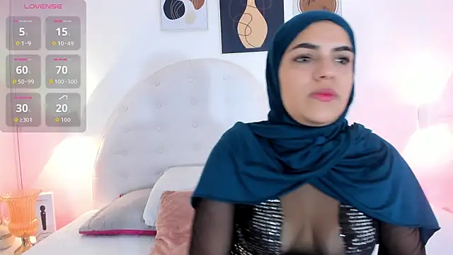 Snapshot of Umarani_ chatting on October 24, 2025, 7:32 pm Umarani online show from October 24, 2025, 7:32 pm