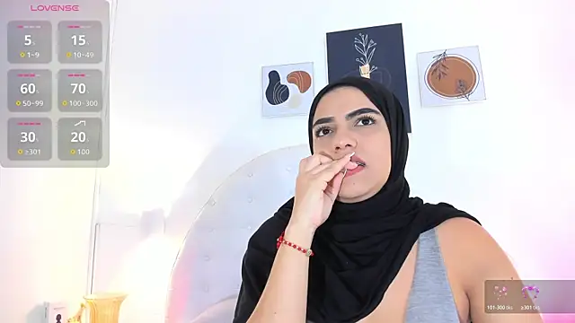 Snapshot of Umarani_ chatting on November 25, 2025, 6:30 pm Umarani online show from November 25, 2025, 6:30 pm