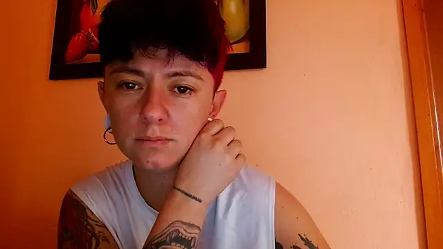 Snapshot of tomboyblue chatting on June 19, 2026, 3:05 pm tomboyblue online show from June 19, 2026, 3:05 pm