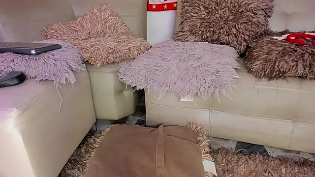 DahianaLincoln online show from December 16, 2025, 2:00 pm