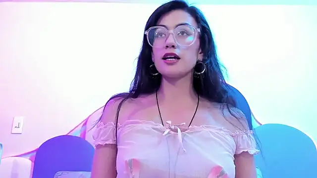 SophieGomez22 online show from February 5, 2025, 3:09 pm