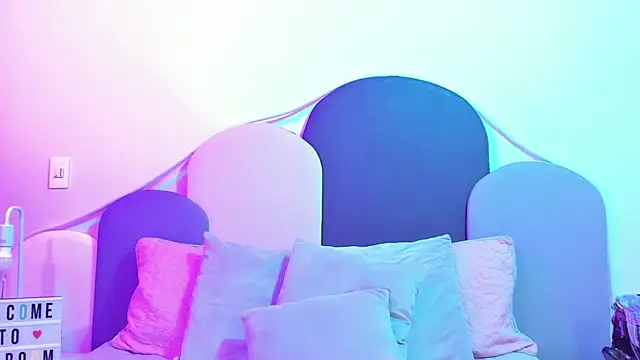 SophieGomez22 online show from February 15, 2025, 2:22 pm