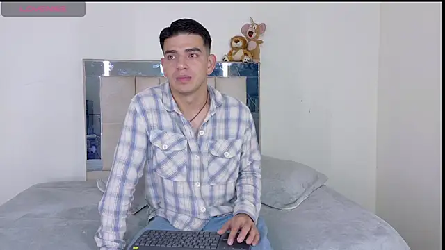 Snapshot of Ares_Johnson chatting on June 16, 2026, 3:42 am Ares Johnson online show from June 16, 2026, 3:42 am