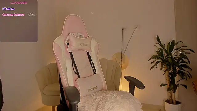 Snapshot of LittleSofia_ chatting on October 24, 2025, 2:52 am LittleSofia online show from October 24, 2025, 2:52 am